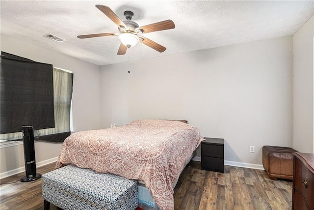 28 Fawn Ct, Sharpsburg, GA 30277 - bedroom with wood finished floors, a textured ceiling, and a ceiling fan