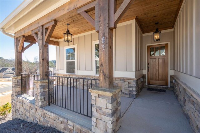 doorway to property with covered porch