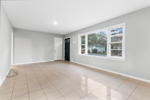 empty room featuring light tile patterned floors