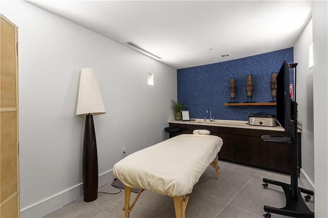 3325 Piedmont Rd NE Unit 2407, Atlanta, GA 30305 - interior space featuring light tile patterned floors, indoor wet bar, wallpapered walls, and visible vents