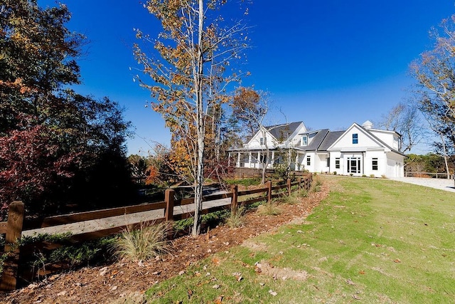 view of front of home featuring a front lawn and fence