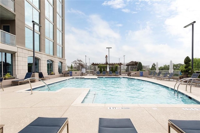 2795 Peachtree Rd NE Unit 2101, Atlanta, GA 30305 - community pool with a patio area