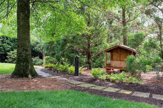 2795 Peachtree Rd NE Unit 2101, Atlanta, GA 30305 - view of yard with a view of trees