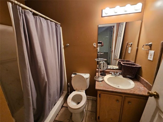 12 Lakemont Dr SE, Silver Creek, GA 30173 - bathroom featuring toilet, vanity, curtained shower, and baseboards