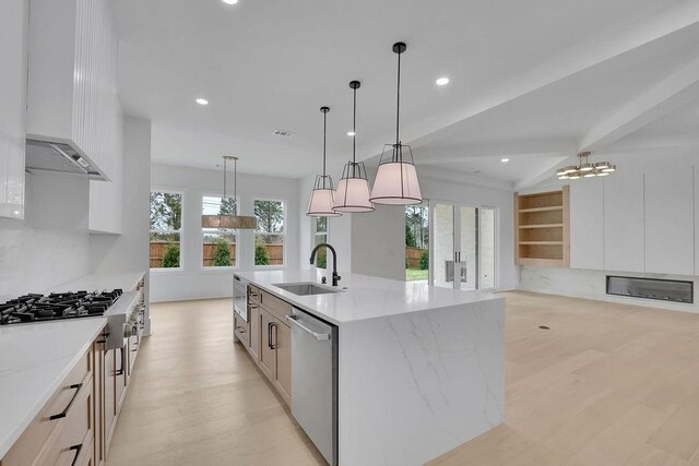 315 Hillcrest View Dr, Suwanee, GA 30024 - kitchen featuring stainless steel appliances, a sink, light wood-style floors, recessed lighting, and a kitchen island with sink