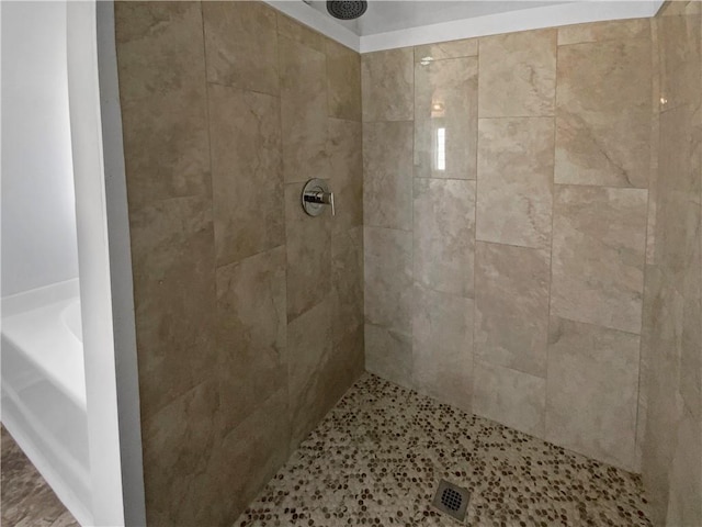 unfurnished bedroom with carpet floors, baseboards, a tray ceiling, and ceiling fan