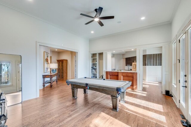 playroom featuring light hardwood / wood-style flooring, ceiling fan, ornamental molding, and billiards