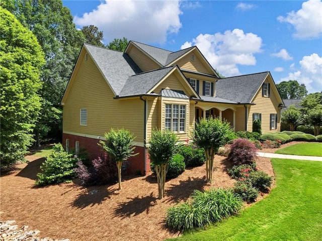 4523 Warwick Glen Pl, Flowery Branch, GA 30542 - traditional-style house featuring a front yard and a shingled roof