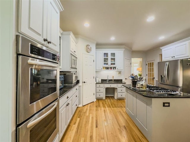 710 Bentgrass Ct, Dacula, GA 30019 - kitchen with stainless steel appliances, white cabinetry, light wood-style floors, crown molding, and recessed lighting