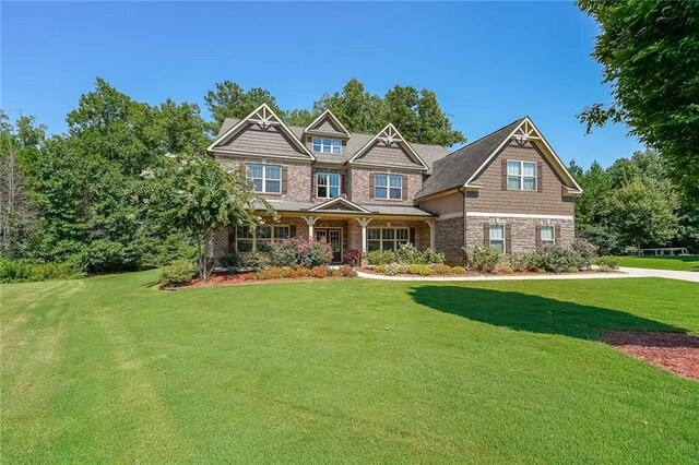 craftsman-style house featuring a front yard