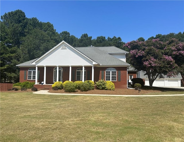 view of front facade with a front lawn