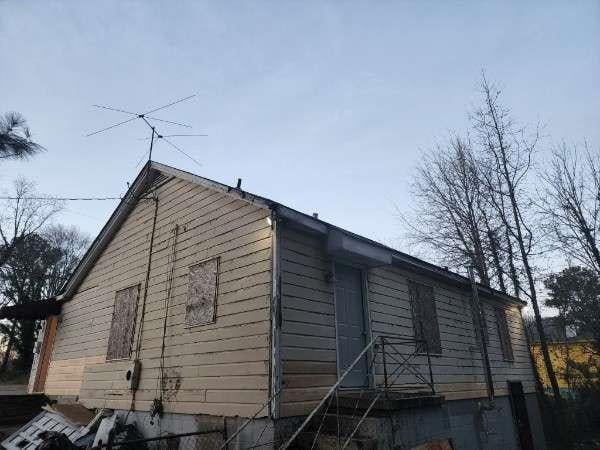 view of side of property