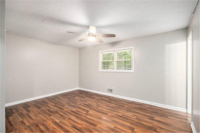 155 S Meadowcliff Cir, Carrollton, GA 30116