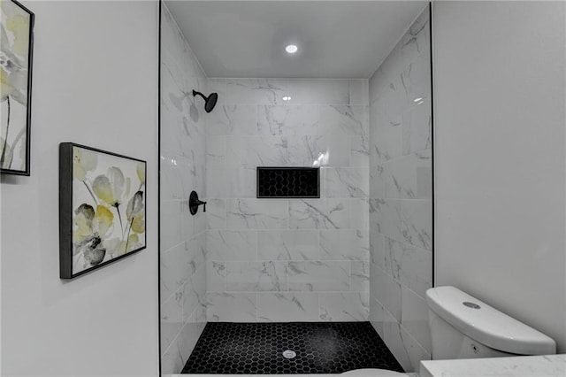 538 Center Hill Ave NW, Atlanta, GA 30318 - bathroom with toilet, tiled shower, and recessed lighting