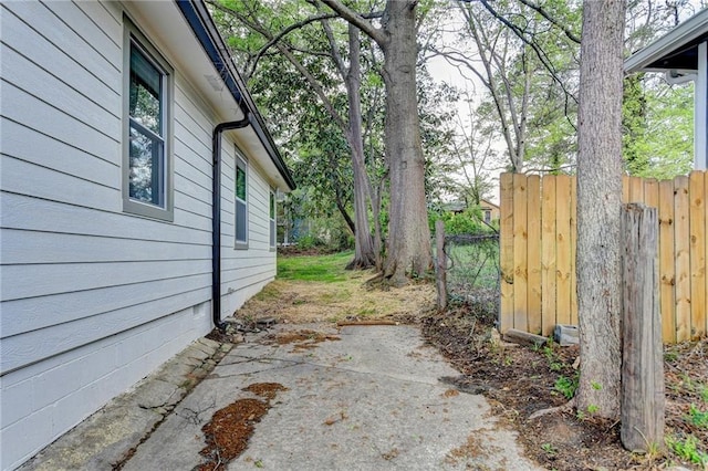 538 Center Hill Ave NW, Atlanta, GA 30318 - view of side of home with fence