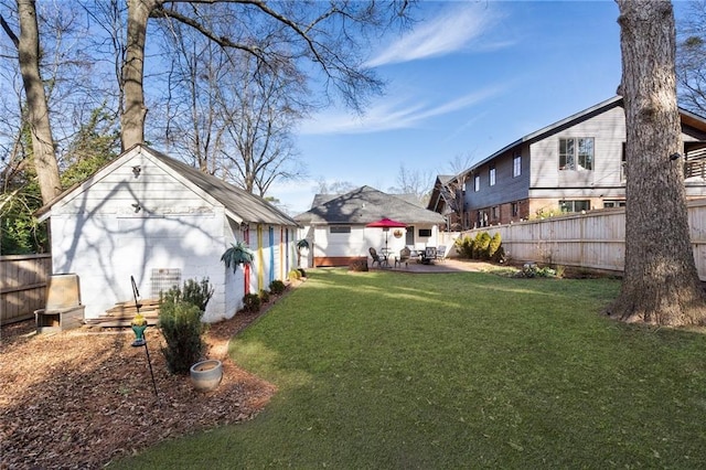 view of yard featuring an outdoor structure and a patio area