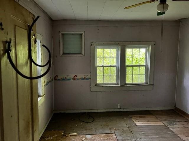 empty room featuring ceiling fan