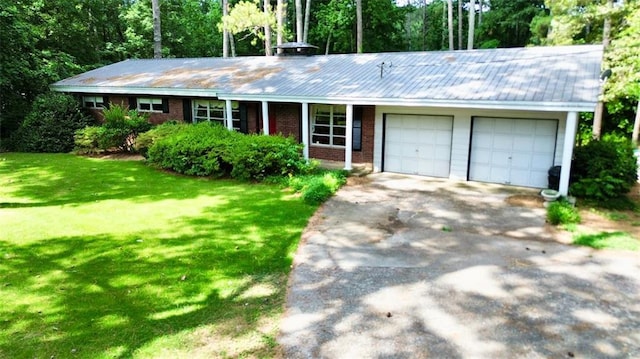 ranch-style house featuring a front lawn and a garage