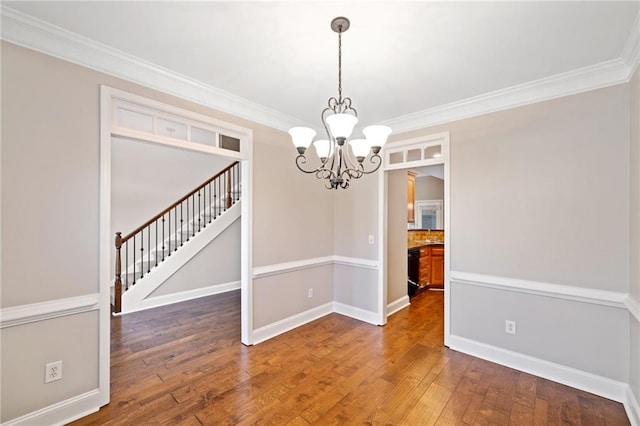 carpeted bedroom with a tray ceiling, ensuite bath, ceiling fan, and ornamental molding