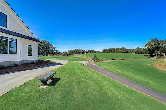 view of yard featuring golf course view