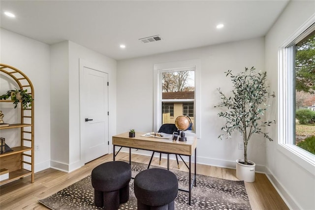 office area featuring light wood-type flooring, plenty of natural light, recessed lighting, and baseboards
