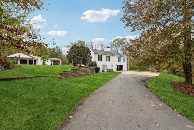 view of front facade with a front lawn