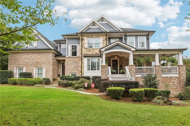 craftsman-style home featuring a front lawn and a porch