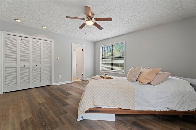 700 Bayliss Dr, Marietta, GA 30068 - bonus room featuring lofted ceiling, a textured ceiling, visible vents, and wood finished floors