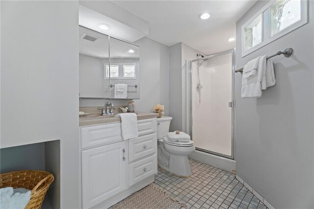 700 Bayliss Dr, Marietta, GA 30068 - bedroom with baseboards, a textured ceiling, visible vents, ensuite bathroom, and wood finished floors