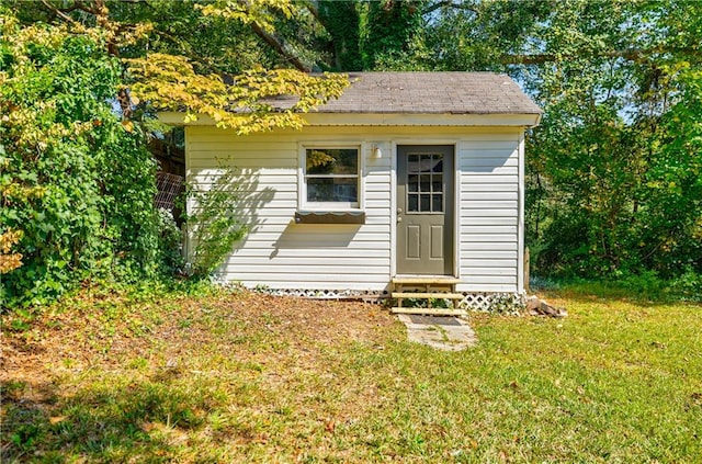 view of outdoor structure with a yard