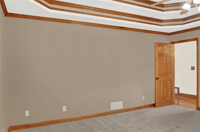 empty room featuring ceiling fan, visible vents, baseboards, and light colored carpet