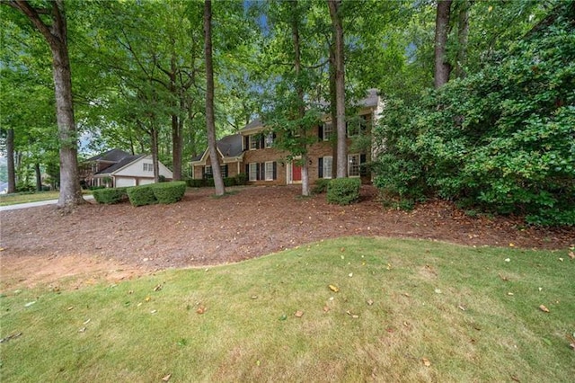 view of front of home featuring a front yard