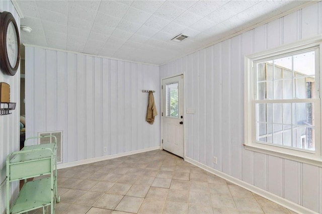 108 Buena St, Bremen, GA 30110 - entrance foyer with crown molding and baseboards
