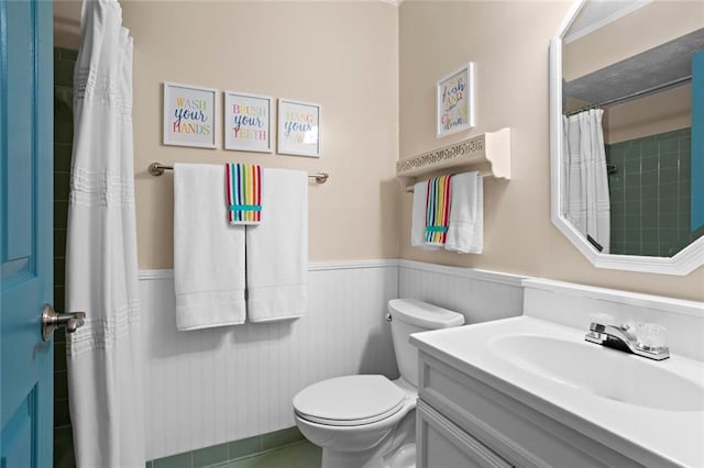 261 Lamplighter Ln SE, Marietta, GA 30067 - full bathroom with a wainscoted wall, vanity, and a shower with curtain