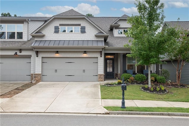 view of front of house featuring a front lawn and a garage