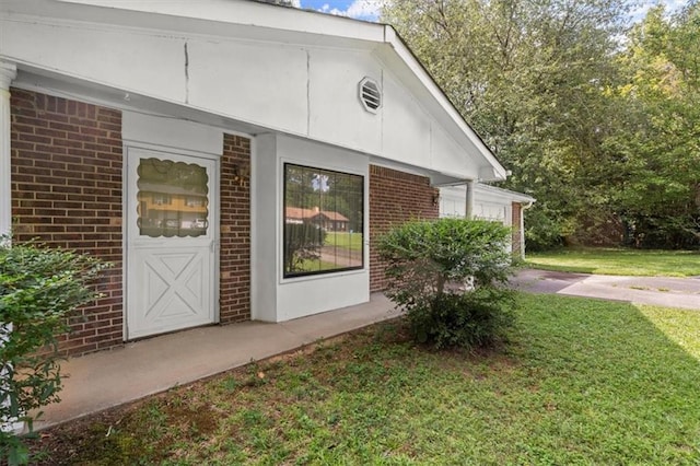 property entrance with a yard