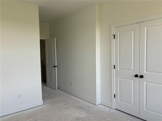 unfurnished bedroom featuring a closet