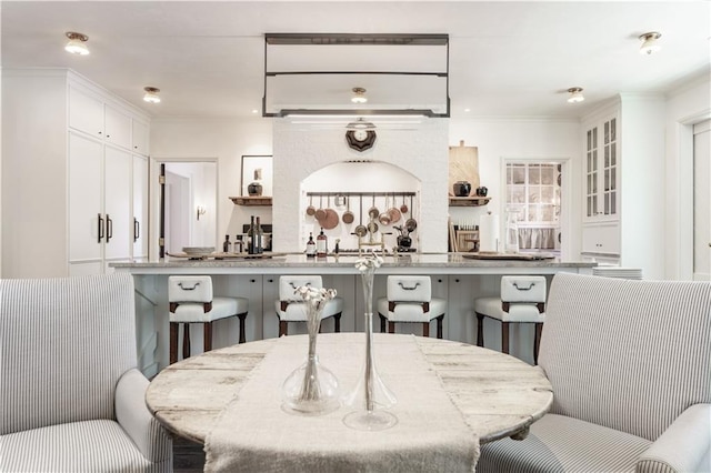 dining area with ornamental molding