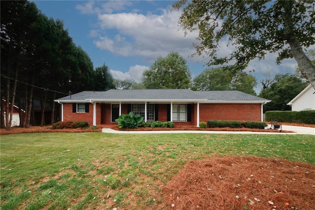 single story home featuring a front yard