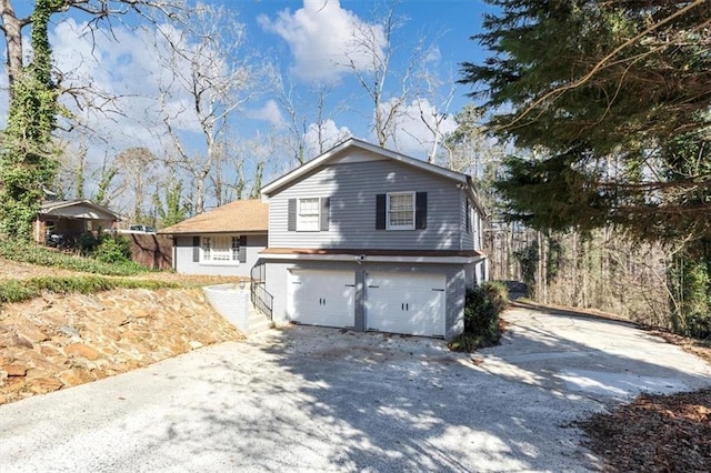 view of front facade featuring a garage