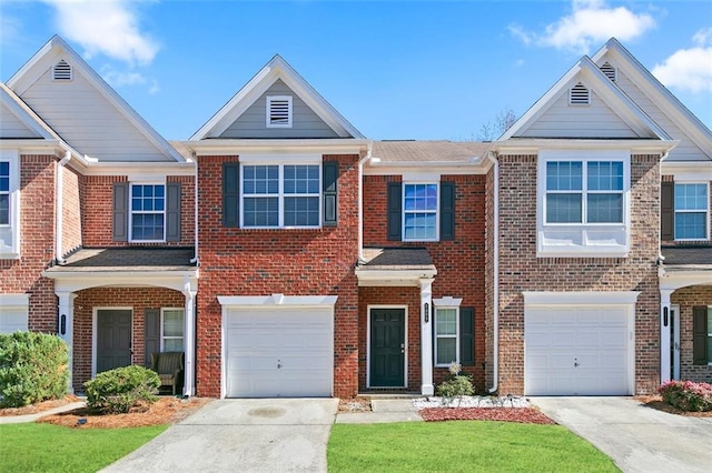 townhome / multi-family property featuring a front yard and a garage