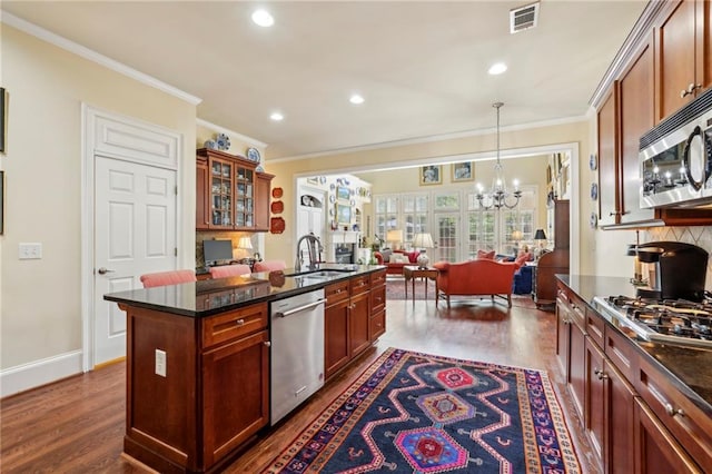 6259 Spalding Dr, Peachtree Corners, GA 30092 - kitchen with appliances with stainless steel finishes, a sink, crown molding, dark wood-style flooring, and a chandelier