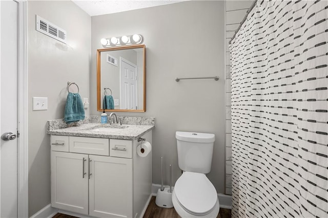 full bath with visible vents, curtained shower, vanity, baseboards, and toilet
