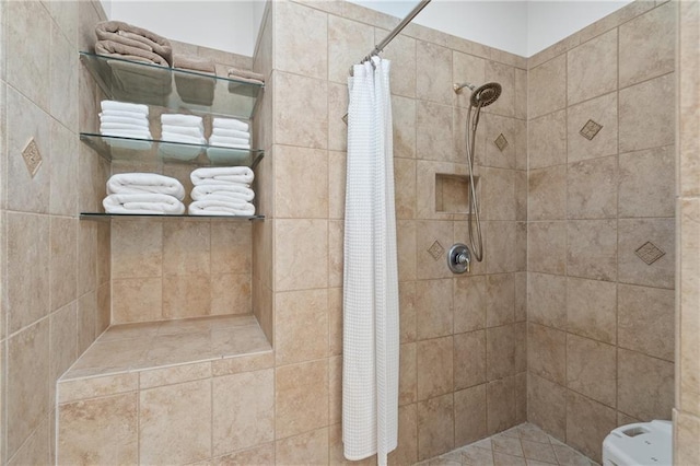 full bath with tiled shower