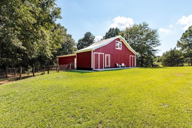 view of yard featuring a barn, an outbuilding, and view of scattered trees