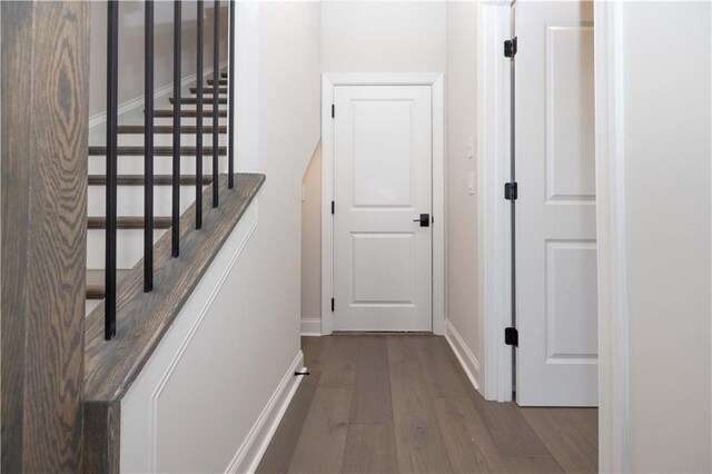 530 Fisher Dr Unit 45, Alpharetta, GA 30009 - corridor featuring wood finished floors, stairway, and baseboards