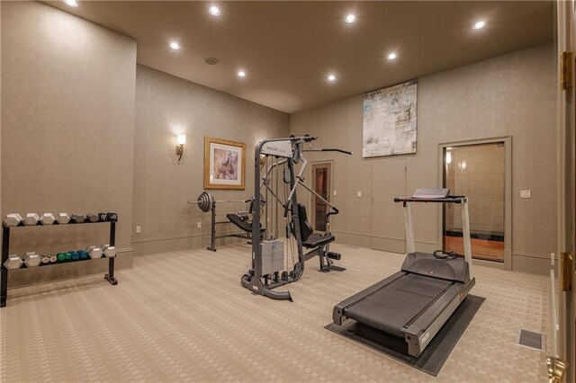 workout area with visible vents, baseboards, recessed lighting, and carpet flooring