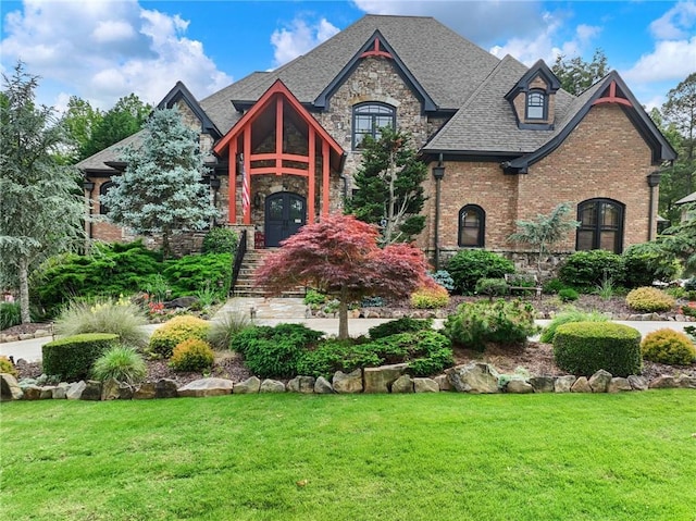 view of front of home featuring a front lawn