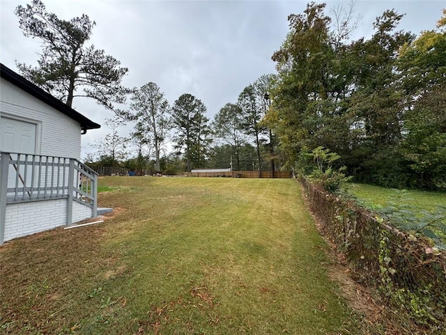 view of green lawn