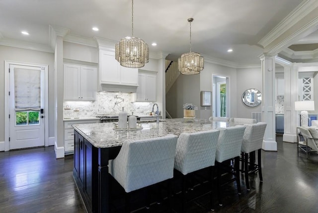 9675 Almaviva Dr, Alpharetta, GA 30022 - kitchen featuring a chandelier, backsplash, ornamental molding, recessed lighting, and white cabinetry